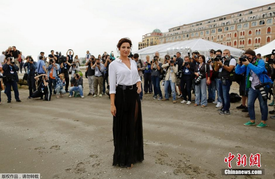 Итальянская актриса Луиза Раньери (Luisa Ranieri) будет ведущей церемоний открытия и закрытия данного кинофестиваля. 