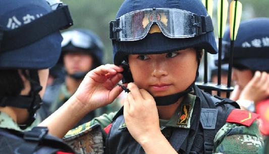 Солдаты Синьцзянской пограничной охраны вошли на территорию обеспечения безопасности ЭКСПО «Китай-Евразия»