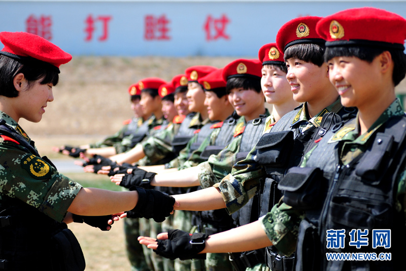 Женская спецкоманда Синьцзянской пограничной охраны готовится к обеспечению безопасности ЭКСПО «Китай-Евразия»