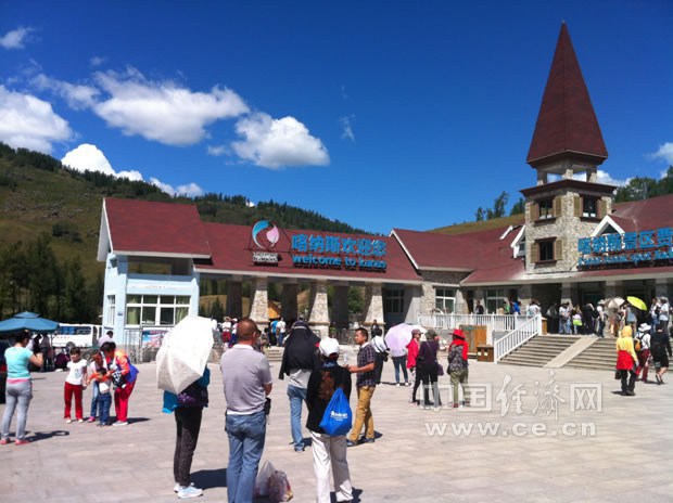 Озеро Канас в Синьцзяне привлекает туристов во всех концов света