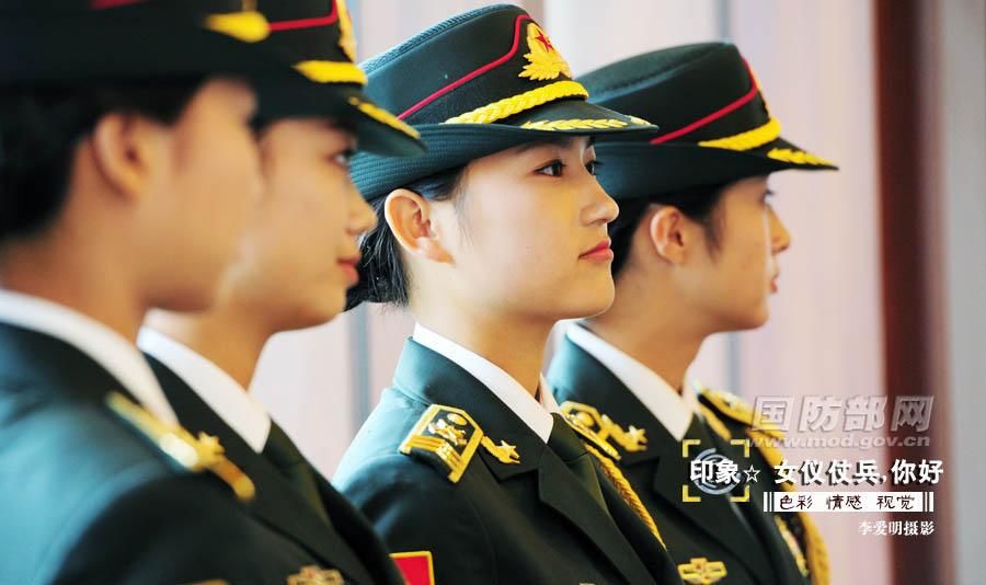 Фото женщин-военнослужащих почетного караула в Китае