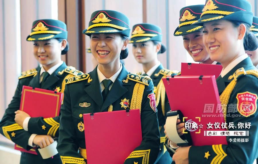 Фото женщин-военнослужащих почетного караула в Китае