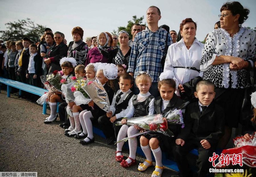 Первый день нового учебного года: учащиеся на Украине возвратились в школы