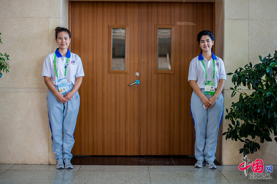 4-е ЭКСПО «Китай-Евразия» в общей сложности набрало 900 волонтеров, которые обеспечивают услугами 47 рабочих мест 7 департаментов.
