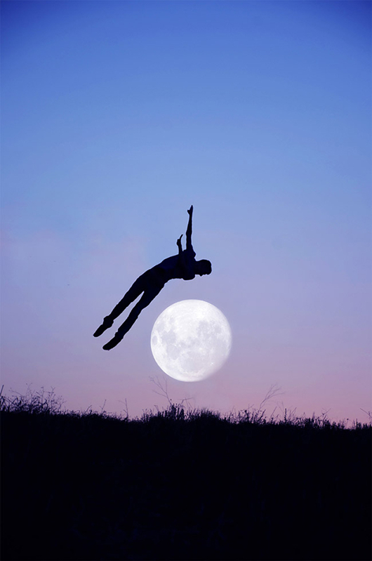 Творческие работы под названием «Игры с Луной» от фотографа Laurent Lavender