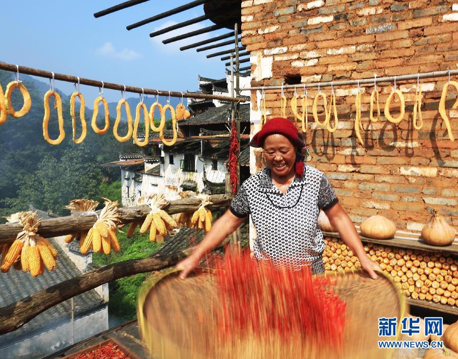 Уюань провинии Цзянси: осенние пейзажи и народные обычаи встречают золотую осень