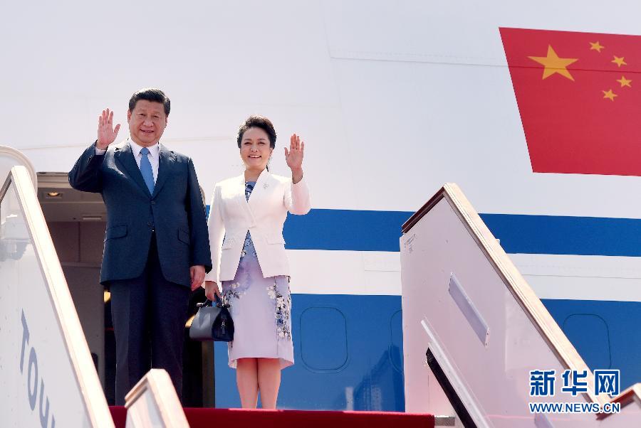 Председатель КНР Си Цзиньпин прибыл в Таджикистан с государственным визитом, а также для участия в саммите ШОС