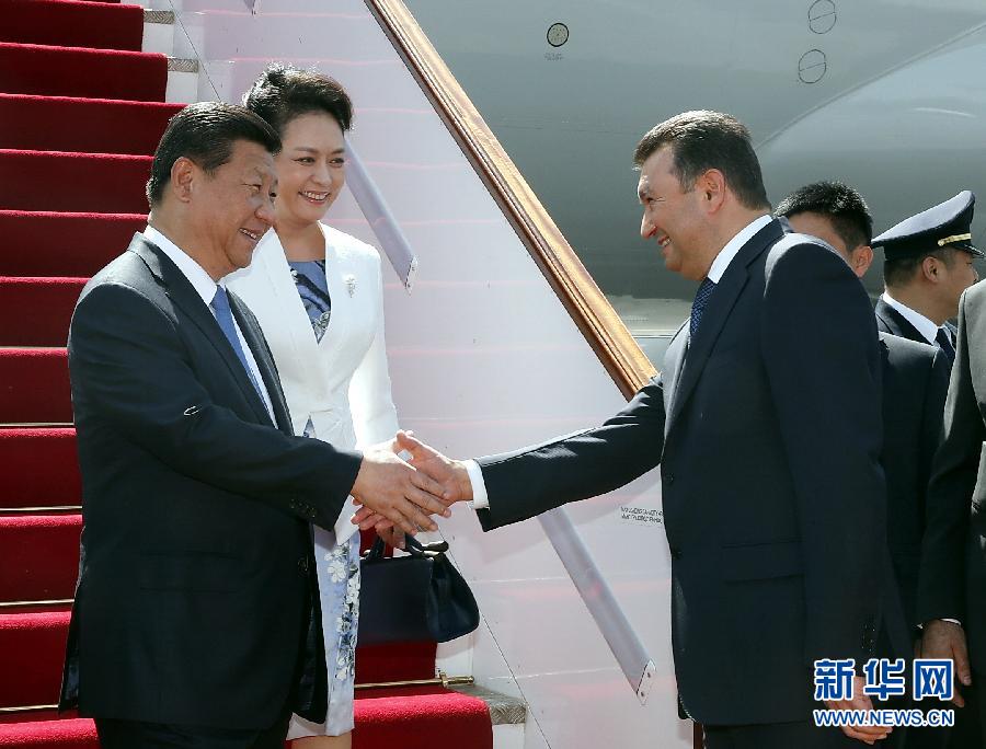 Председатель КНР Си Цзиньпин прибыл в Таджикистан с государственным визитом, а также для участия в саммите ШОС