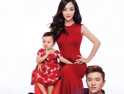 Звездная пара Цзя Найлян и Ли Сяолу с дочкой попала на обложку модного журнала