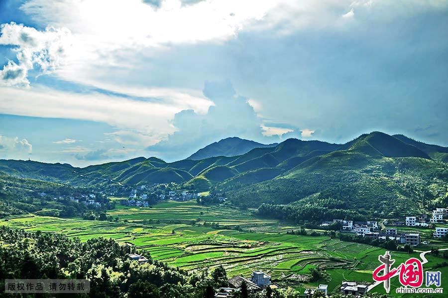 Сказочные пейзажи ранней осени в уезде Суйчуань провинции Цзянси 