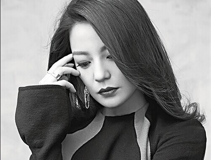 Изящная красавица Чжао Вэй на обложке журнала