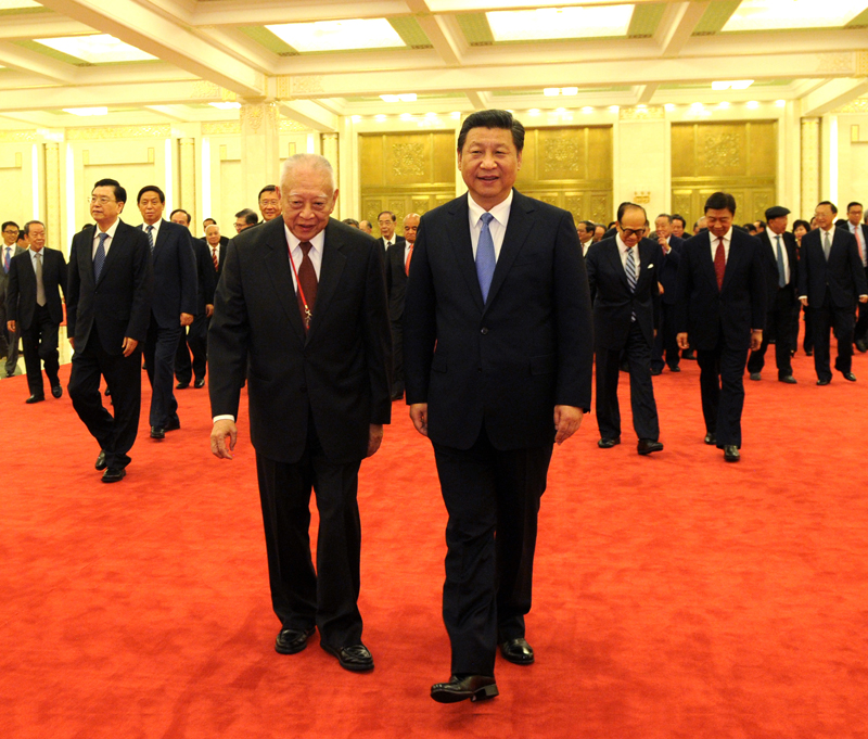 Председатель КНР Си Цзиньпин встретился с делегацией торгово-промышленных кругов ОАР Сянган