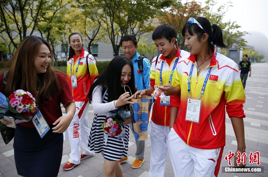 Азиатские игры: китайская девушка-волонтер в Инчхоне