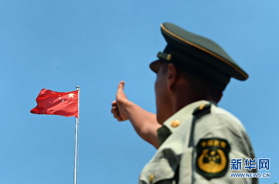 Фотографируюсь с государственным флагом Китая и «ставлю лайк» Родине