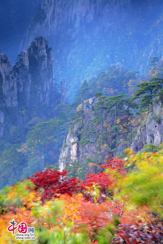 Главная причина побывать в горах Хуаншань в период октябрьских праздников: всемирно известные горы и их красивые осенние пейзажи