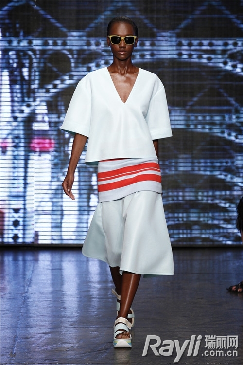 Модная женская одежда от DKNY на весну-лето 2015 г.