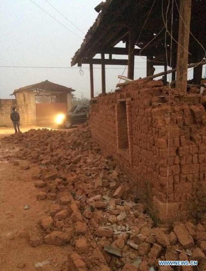 Один человек погиб, 324 получили травмы в результате землетрясения в Юго-Западном Китае