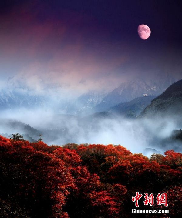Прекрасные осенние пейзажи гор Емэйшань