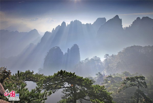Прекрасные осенние пейзажи горы Хуаншань
