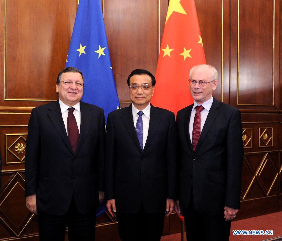 Ли Кэцян провел встречу с председателем Совета ЕС Херманом Ван Ромпеем и председателем Комиссии ЕС Жозе Мануэлом Баррозу