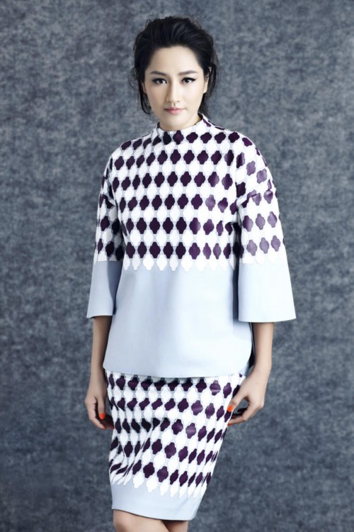 Супермодель Цюй Ин на обложке модного журнала
