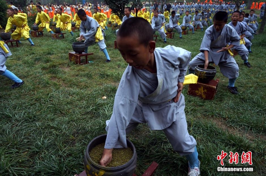 19-го октября в 3 часа в г. Дэнфэн провинции Хэнань открылся 10-ый чжэнчжоуский Международный фестиваль шаолиньского ушу. 