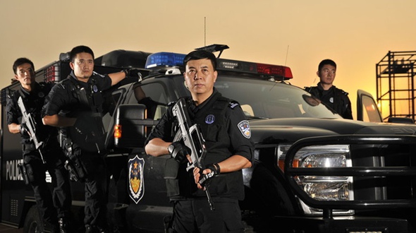 Обеспечение безопасности во время саммита АТЭС: в районах Пекина появились антитеррористические плакаты с пекинским отрядом полиции