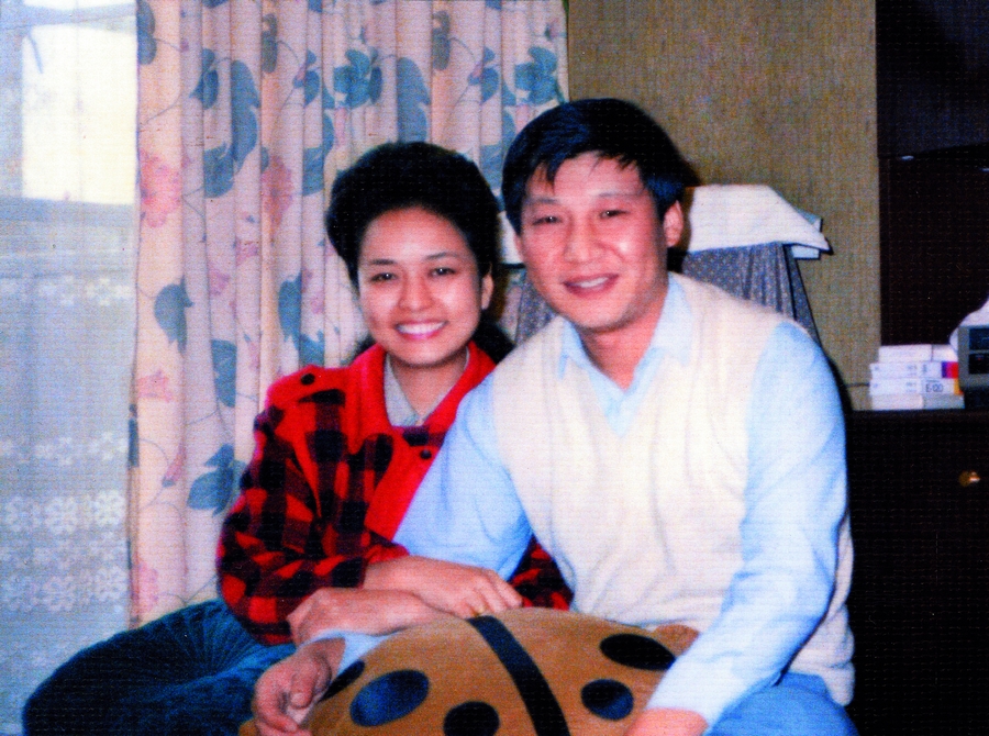 На фото: Си Цзиньпин с супругой Пэн Лиюань.