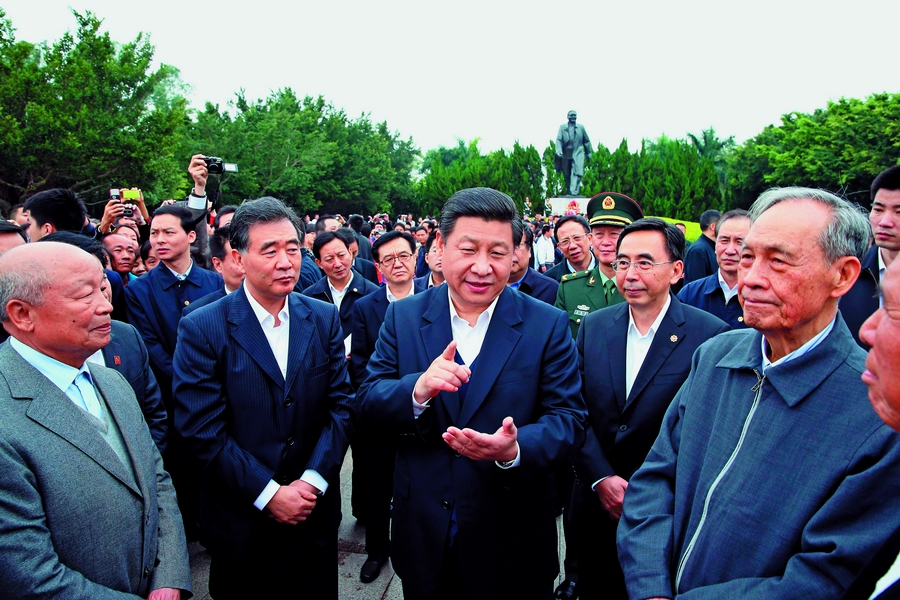 8 декабря 2012 года, во время инспекции в г. Шэньчжэнь, Си Цзиньпин в парке «Ляньхуашань» беседовал со старыми товарищами, которые участвовали в строительстве особого района. 
