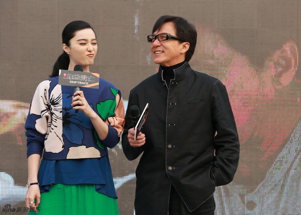 Чжеки Чан и Фань Бинбин на пресс-конференции фильма «По следу»
