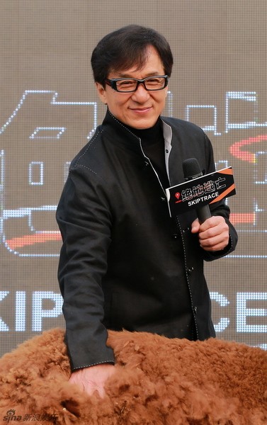 Чжеки Чан и Фань Бинбин на пресс-конференции фильма «По следу»