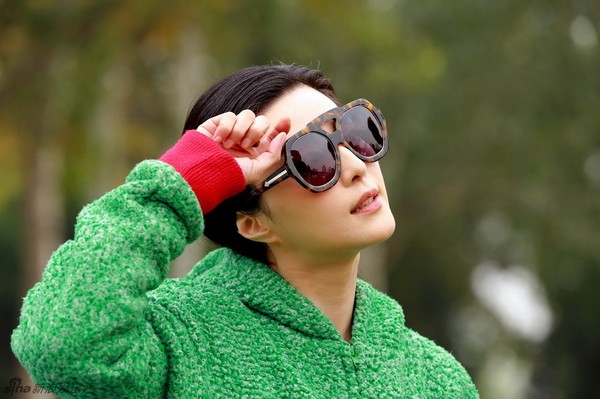 Чжеки Чан и Фань Бинбин на пресс-конференции фильма «По следу»