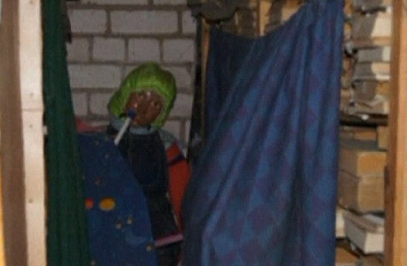 Российский историк сделал «кукол-призраков» из тел 150 умерших девочек