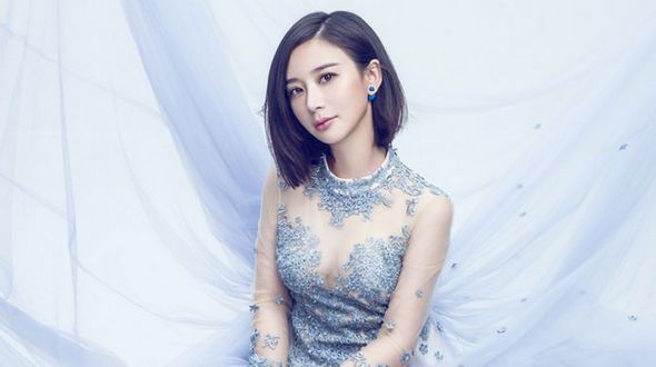 Изящная актриса Сюн Найцзинь украсила обложку журнала