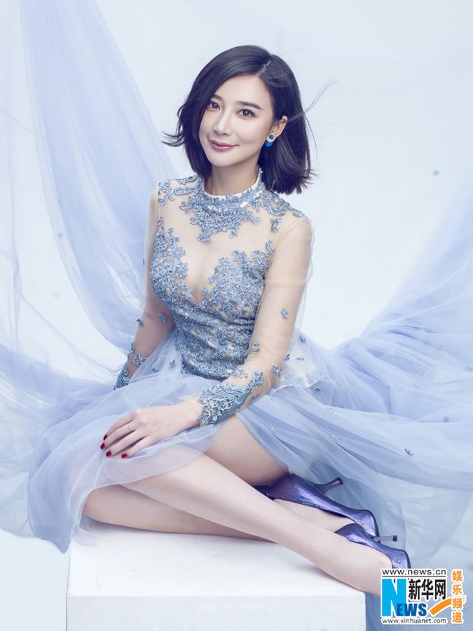 Изящная актриса Сюн Найцзинь украсила обложку журнала