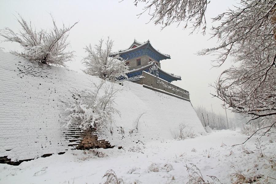 Мир из снега и льда в городе Чжанцзякоу