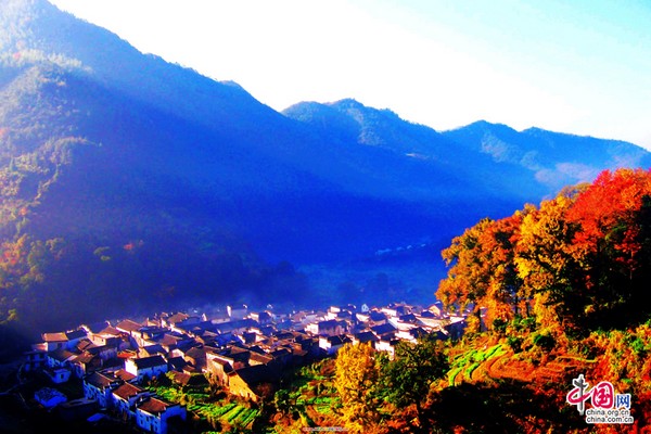 Прекрасные осенние пейзажи в деревне Чанси уезда Уюань