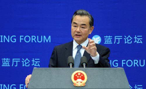 Ван И ответил на вопрос о возможности встречи руководителей Китая и Японии на 'полях' саммита АТЭС