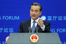 Ван И ответил на вопрос о возможности встречи руководителей Китая и Японии на 'полях' саммита АТЭС