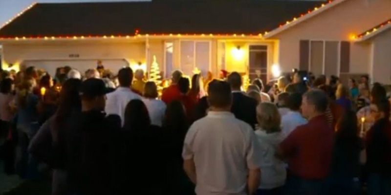 Во имя любви: в маленьком городке США Вест-Джордане люди заранее празднуют Рождество 