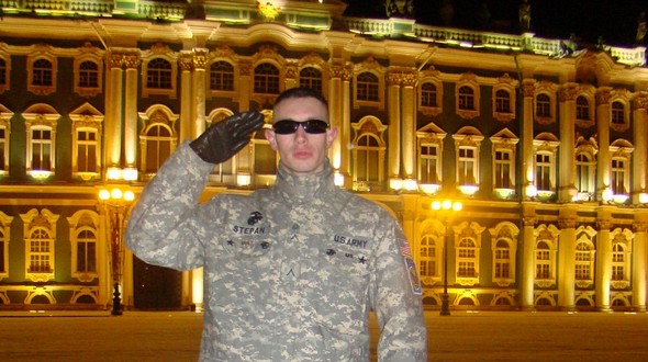 Россиянин в форме американского солдата готовится «захватить Зимний дворец»