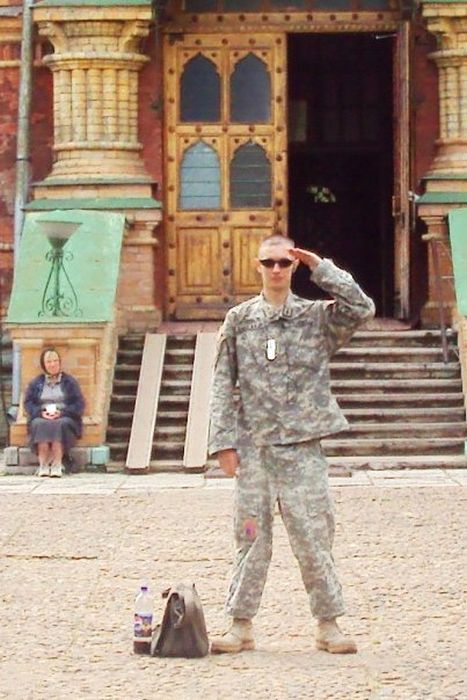 Россиянин в форме американского солдата готовится «захватить Зимний дворец» 
