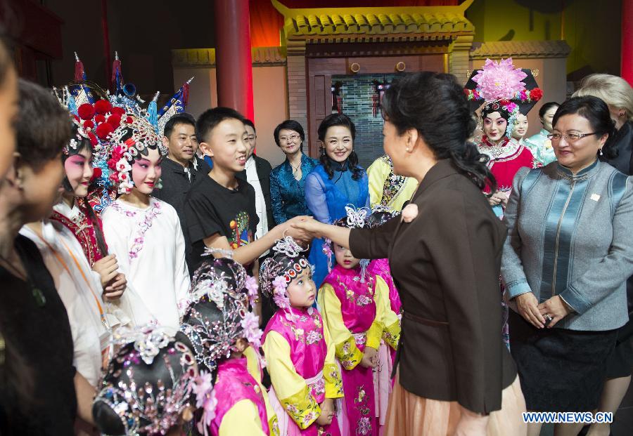 Пэн Лиюань пригласила супругов зарубежных лидеров посетить Столичный музей