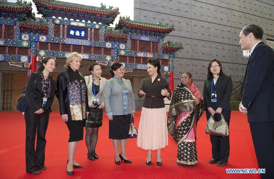 Пэн Лиюань пригласила супругов зарубежных лидеров посетить Столичный музей