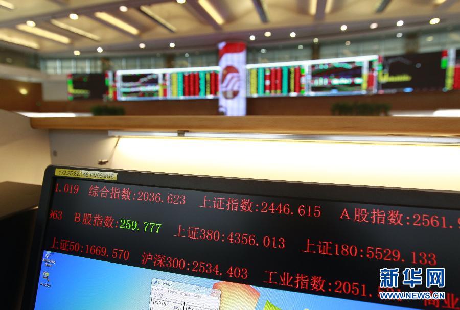 С 17 ноября фондовые биржи Шанхая и САР Сянгана официально начнут проводить совместные операции по торговле акциями