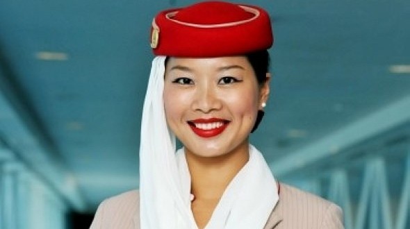 Китайская стюардесса в авиакомпании Emirates: иностранные коллеги впервые попробовали самовар «Хуого»