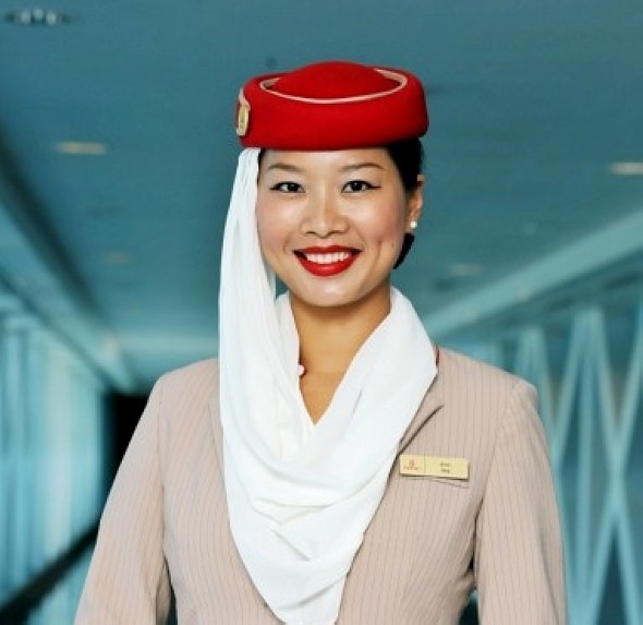 Китайская стюардесса в авиакомпании Emirates: иностранные коллеги впервые попробовали самовар «Хуого»