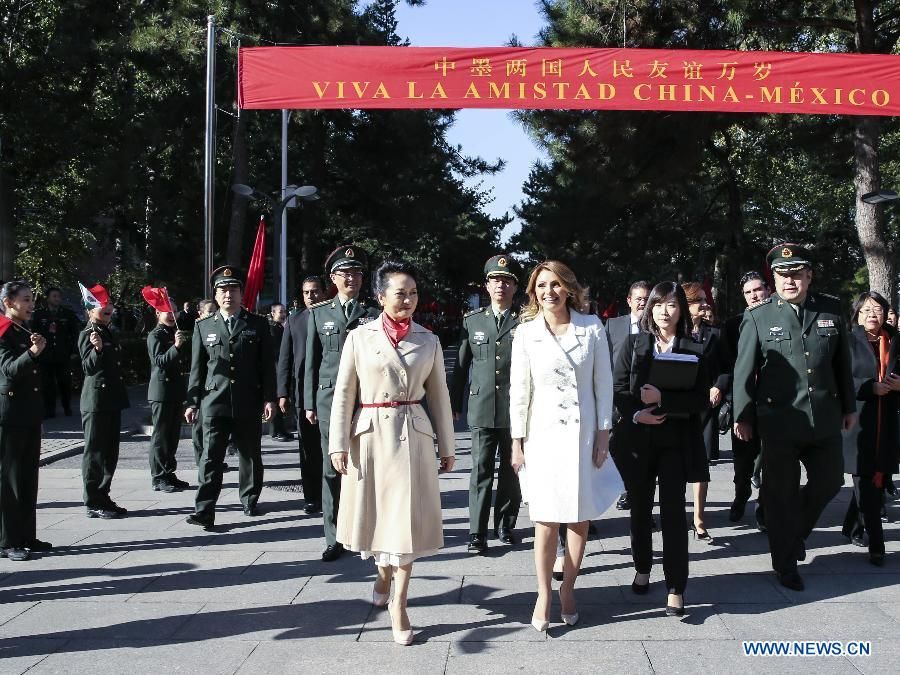 Пэн Лиюань и А.Ривера посетили Академию искусств НОАК