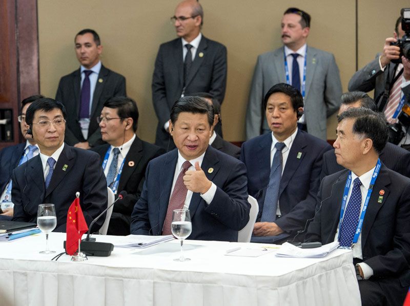 Си Цзиньпин принял участие в неофициальной встрече БРИКС, подчеркнув необходимость расширить право голоса стран БРИКС в глобальном управлении