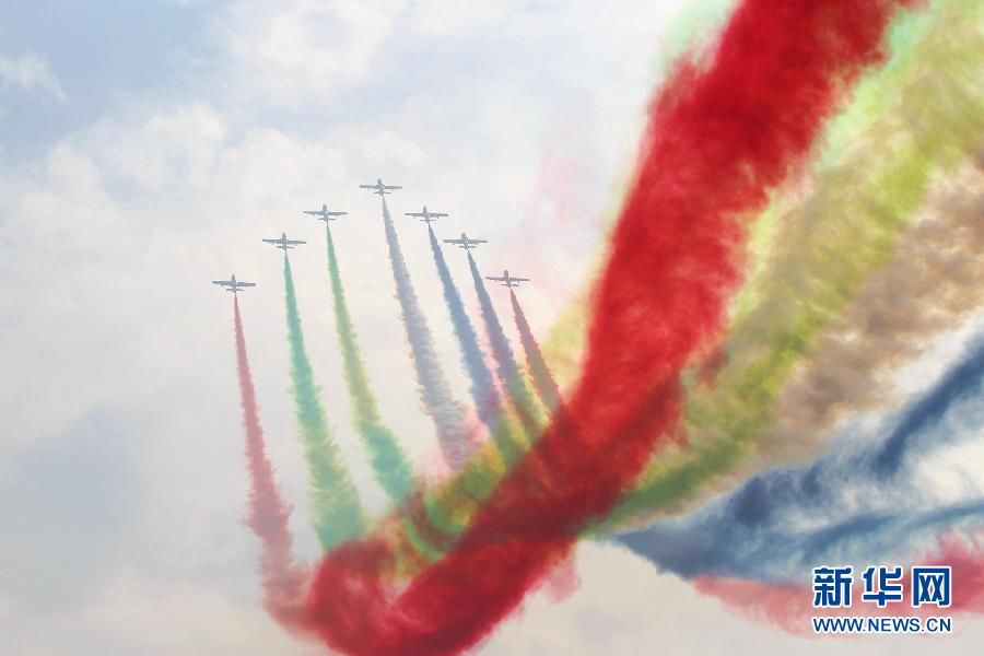 Впечатляющие моменты воздушного шоу на Чжухайском международном авиасалоне